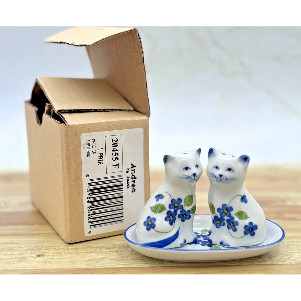 Andrea by Sadek Blue And White Cats Kitties Salt and Pepper Shakers and Tray Set